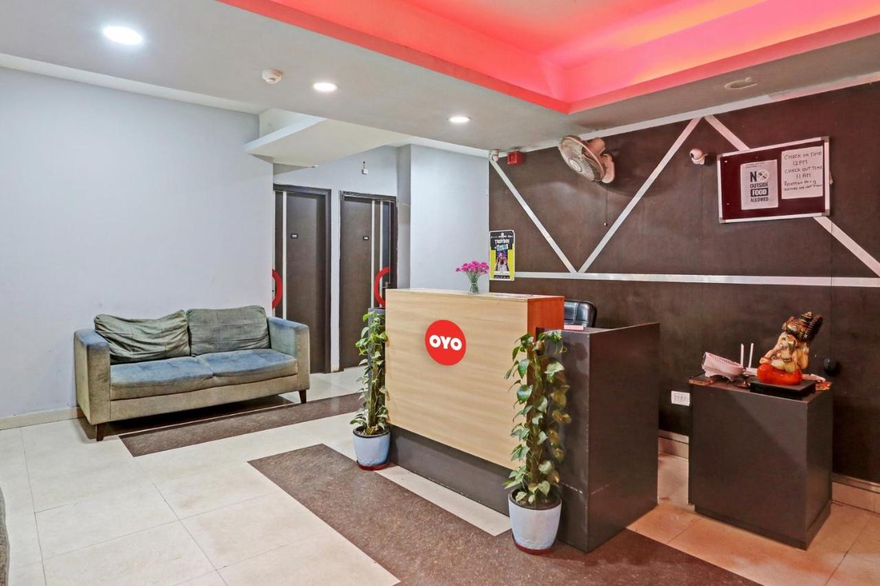 Oyo Flagship Red Near V3s Mall New Delhi