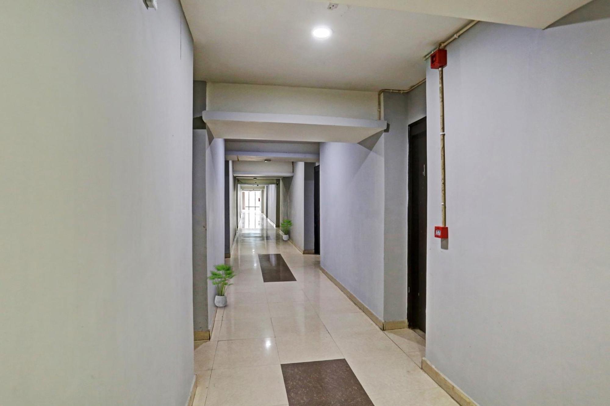 Oyo Flagship Red Near V3s Mall 3* New Delhi