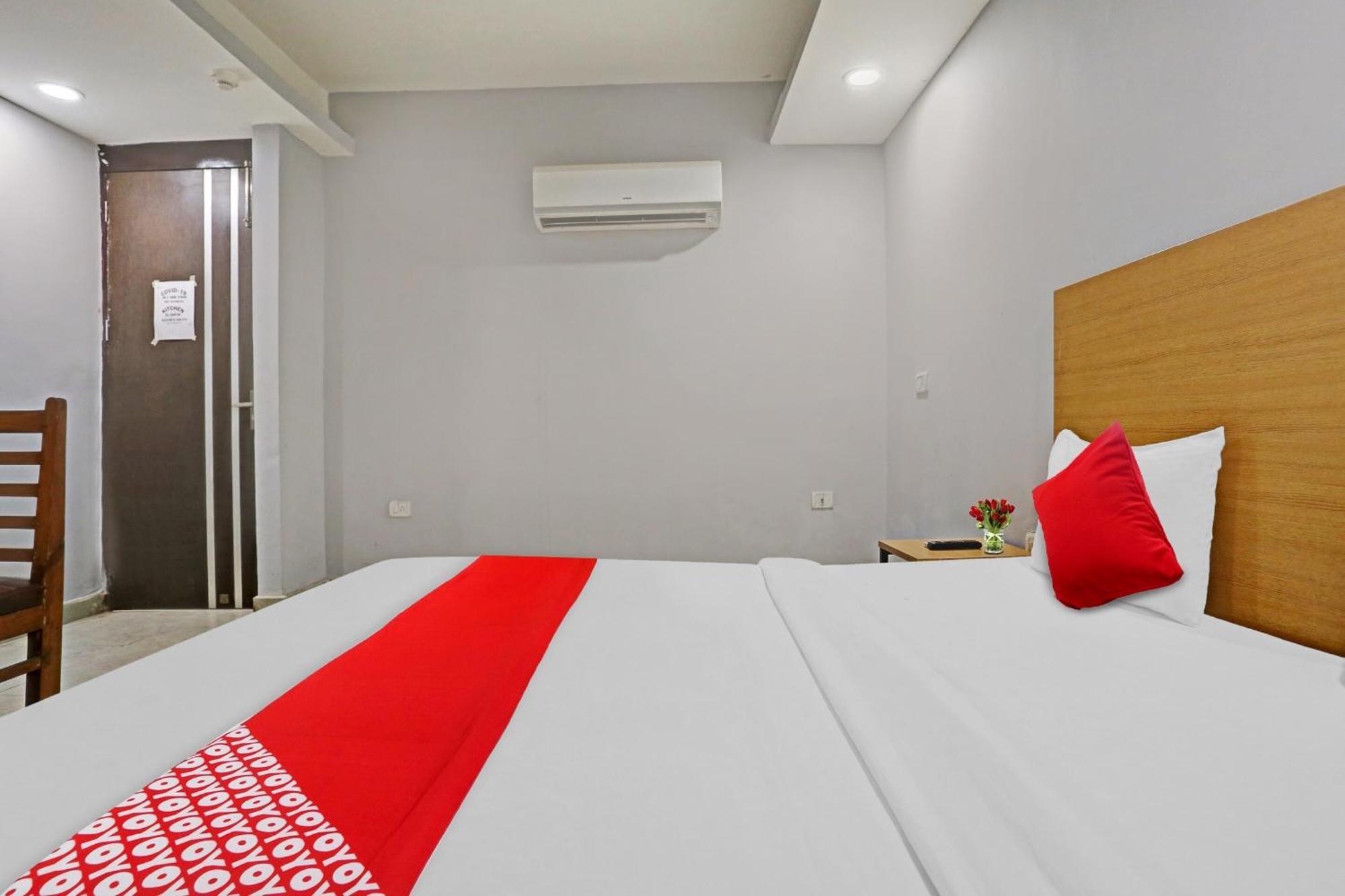 Oyo Flagship Red Near V3s Mall 3* New Delhi